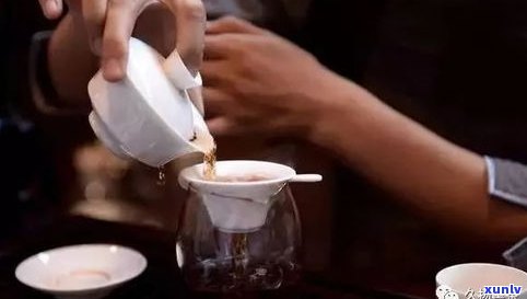 红茶适合多少度水泡茶，泡茶度：红茶应该用多少度的水来冲泡？