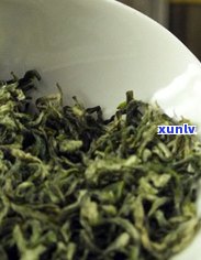 假的紫色翡翠吊坠图片，鉴别技巧：如何识别假的紫色翡翠吊坠图片？