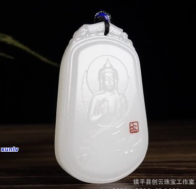 搭配翡翠吊坠：金链子还是银链子更适合？