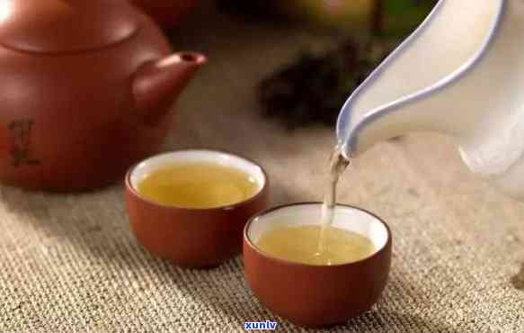 茶水颜色深好还是浅好，深度解析：茶水颜色深好还是浅好？