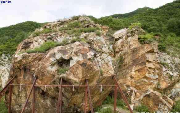 岫岩县玉石矿村，探访岫岩县玉石矿村：探寻玉都的源头