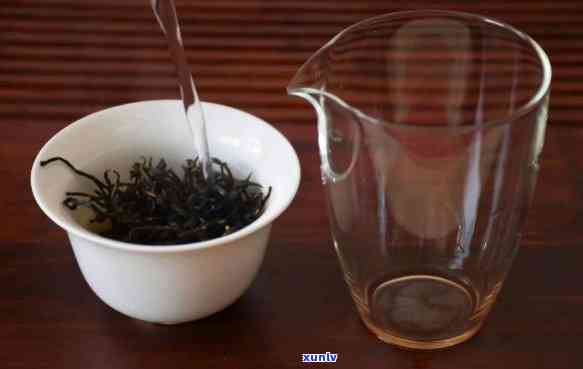 红茶适合加什么冲泡吗，探究红茶的搭配之道：适合加什么冲泡呢？