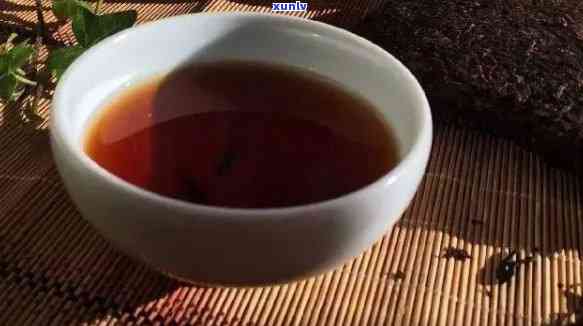 为什么红茶泡出来有绿色的？——解析茶中的绿色物质与泡沫原因