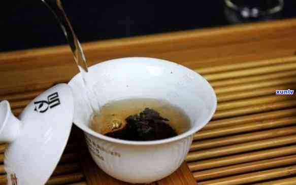 什么样的隔夜茶能喝一天，揭秘：哪些隔夜茶可以安全饮用一整天？