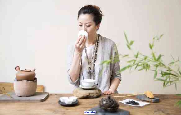 女人喝茶什么时候喝，女性何时喝茶？解析喝茶时间