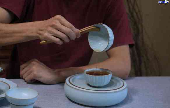 用开片的茶杯喝茶好吗，探讨开片茶杯对品茶体验的影响：是否适合用来泡茶？