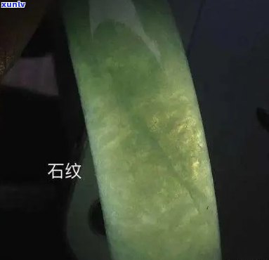 翡翠有竖纹的是什么样子的，解密翡翠竖纹：什么样的翡翠具有这种独特的纹理？