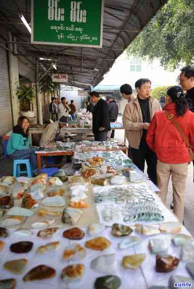 厦门翡翠交易市场，探秘厦门翡翠交易市场：璀璨珠宝的聚集地