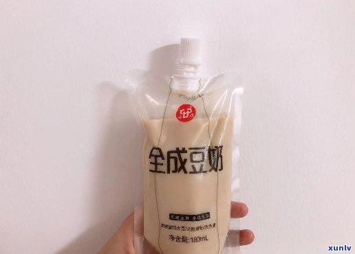 豆奶配红茶，健饮品新选择：豆奶配红茶，营养美味双重享受！