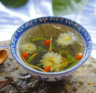 什么茶有下火功效？绿茶、菊花茶、金银花茶等都是不错的选择。