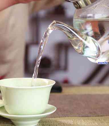 山泉水适合泡什么茶，探索山泉水的奇妙用途：最适合泡什么茶？