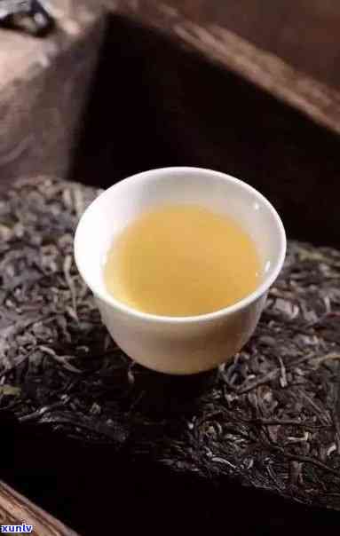 龙润茶冰岛 *** 版，【限时抢购】龙润茶 冰岛 *** 版 大叶种普洱茶熟茶饼 7片 礼盒装 原产地直供