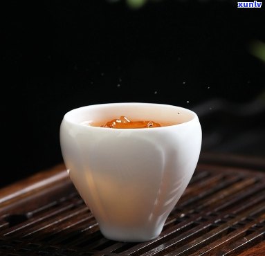 玉杯喝茶有什么好处-玉杯喝茶有什么好处和坏处