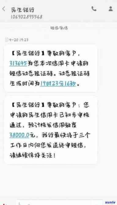 翡翠福豆挂件：翡翠饰品、传统工艺、中式设计、吉祥物、收藏价值、送礼佳品