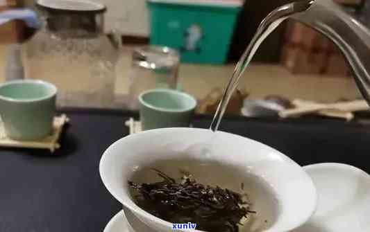 翡翠飘花是什么意思，探秘翡翠飘花：解读其含义与美丽之处