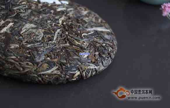 茶饼是不是越久越贵呀，探究茶叶价值：茶饼是否越久越贵？