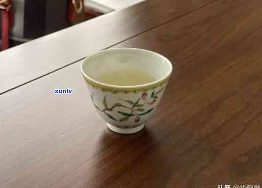 喝茶用什么杯子好点呢，探讨茶叶与杯子的搭配：哪种材质的杯子更适合泡茶？