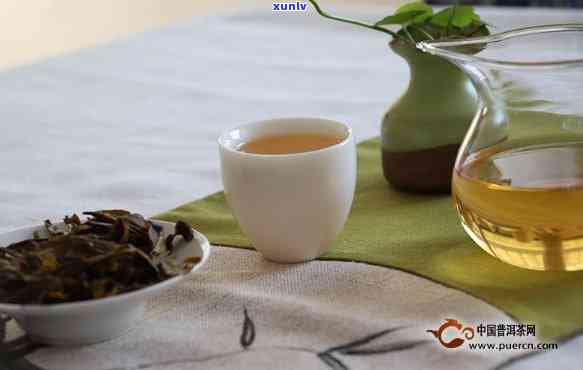 为什么越喝茶口越干涩，揭秘：为何越喝茶口越干涩？