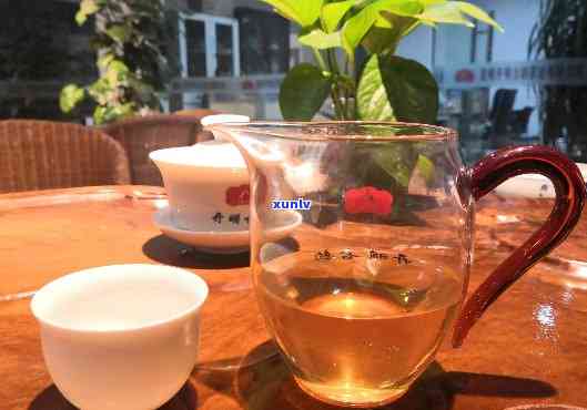 喝水与喝茶哪个更好-喝水与喝茶哪个更好一点