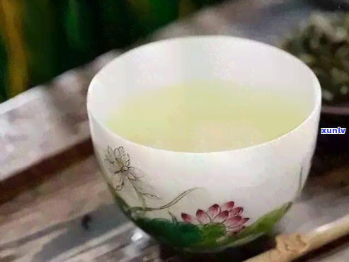 喝茶为什么要留一口茶杯，探秘喝茶文化：为何要留下一口茶杯？