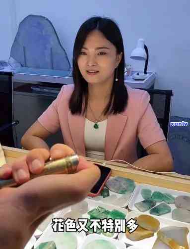 卖翡翠的视频：女主角与人小鹿的合作直播