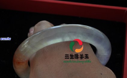 圆杆翡翠手镯图片，华丽夺目！精美圆杆翡翠手镯图片欣赏