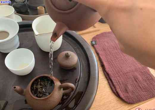 喝茶的图片适合发朋友圈，享受惬意时光：分享适合发朋友圈的茶艺美图