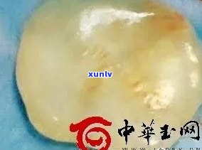 小孩出生口含玉石，神秘的新生儿现象：小孩出生时口含玉石的传说与意义