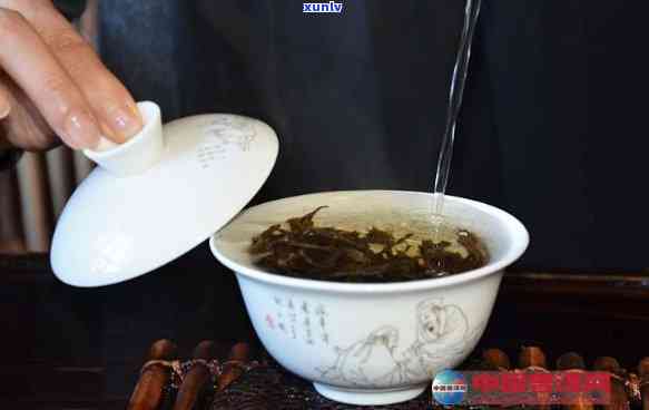 金奖明茶冲泡置茶时一般采用什么 *** ，金奖明茶的冲泡技巧：置茶 *** 解析