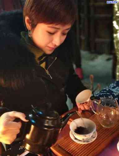 优雅女人喝茶的图片-优雅女人喝茶的图片唯美