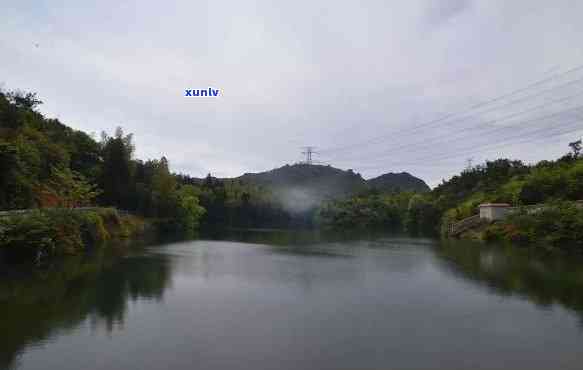 平阳翡翠湖边，探秘平阳翡翠湖：湖光山色间的自然之美