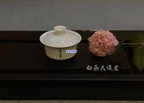 蜂蜜和普洱茶叶能一起泡茶喝吗：女人、孕妇可以喝，但要注意适量。