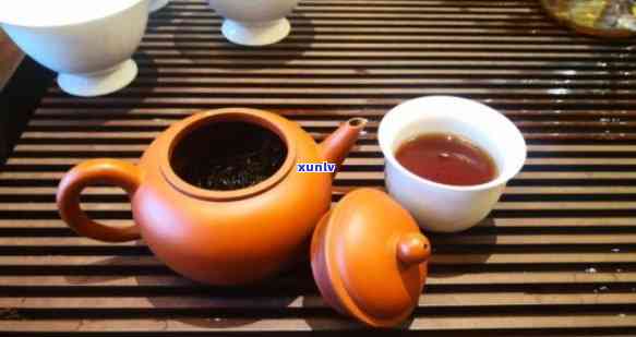 什么茶适合在天喝？绿茶、乌龙茶、菊花茶等都是不错的选择。它们具有清热解暑、生津止渴的功效，能帮助你在炎炎日中保持清爽。快来试试吧！