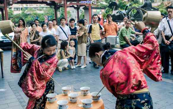 去茶馆喝茶的人叫茶客，他们是享受闲暇时光、品味茶香的客人