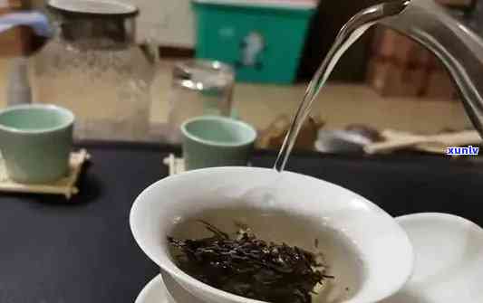 泡茶的水多少度，泡茶度：掌握茶叶与热水的黄金比例