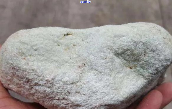 切了翡翠原石怎么保存，如何妥善保存切割后的翡翠原石？