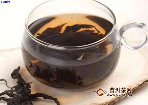 仲叶红茶泡水喝有什么功效，探讨仲叶红茶的神奇功效：泡水饮用的好处