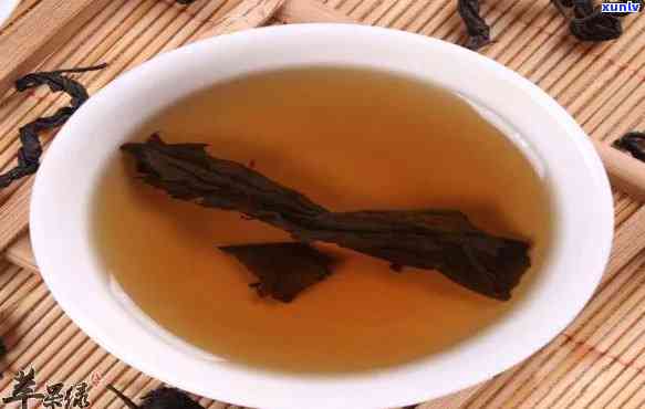 仲叶红茶泡水喝有什么功效，探讨仲叶红茶的神奇功效：泡水饮用的好处