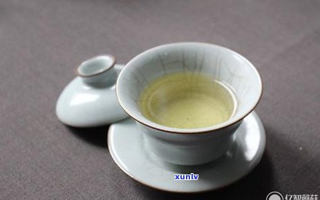 泡茶的步骤视频茶艺师，茶艺师演示泡茶全过程，让你在家也能轻松享受一杯好茶