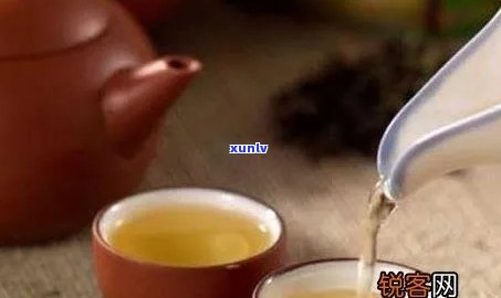 多喝茶的好处和坏处英语作文，The Benefits and Drawbacks of Drinking Tea in English