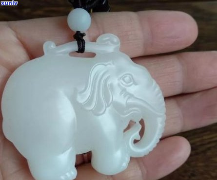 佩戴玉石大象好吗，探究佩戴玉石大象的吉祥寓意与效果
