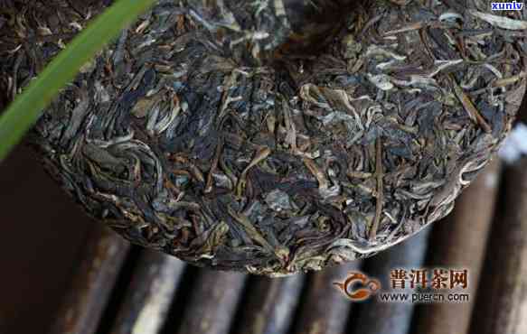 07古树茶王青饼1饼，探寻古韵：品尝'07古树茶王青饼，体验醇厚口感与历沉淀