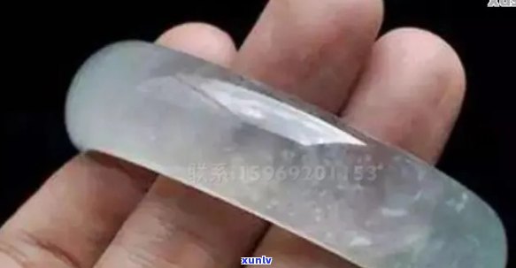 的冰种翡翠手镯：值钱吗？有裂纹就差吗？