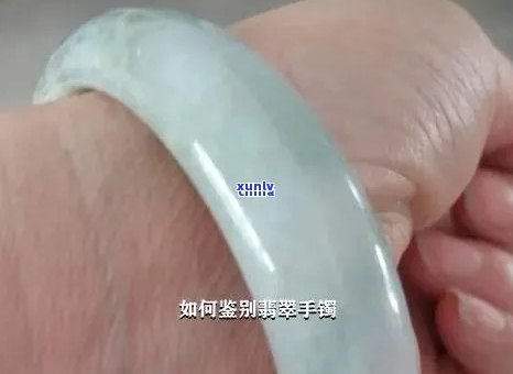 冰种翡翠杂质图片，探究冰种翡翠的美丽：纯净无瑕还是瑕疵所在？——冰种翡翠杂质图片解析