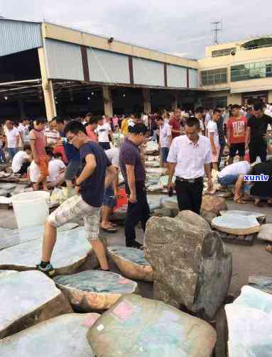 三亚玉石市场，探秘三亚玉石市场：翡翠、玉器的瑰宝聚集地