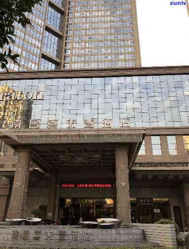 请问万州五桥翡翠皇冠酒店下面有什么超市？能否提供联系 *** ？