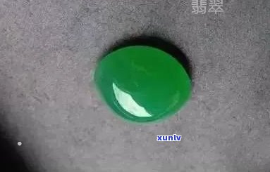 翡翠很冰是真的吗，揭秘真相：翡翠的冰凉感是真是假？