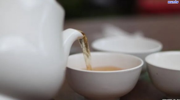 什么杯子泡茶叶喝，揭秘茶叶的伴侣：什么杯子泡出来的茶最美味？