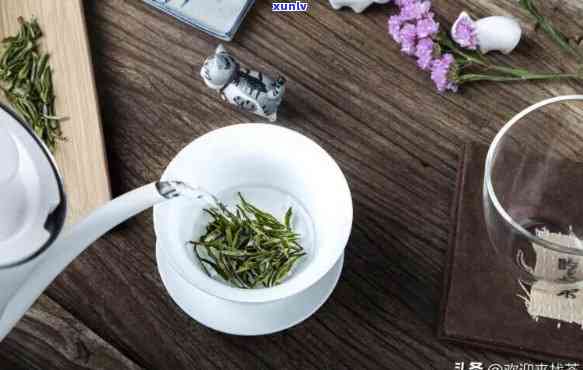 过夜的茶叶水能喝吗？探讨其安全性和适宜饮用时间