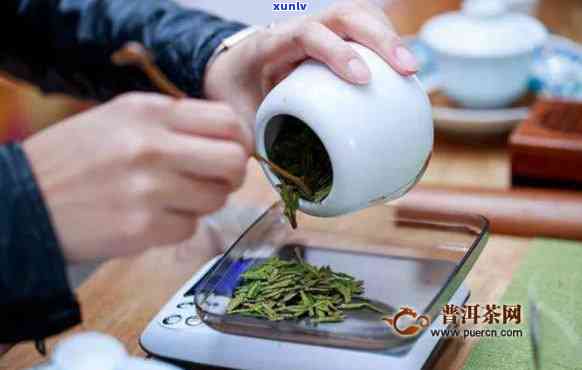 密封茶叶过期能喝吗会中吗，密封茶叶过期还能喝吗？小心中风险！